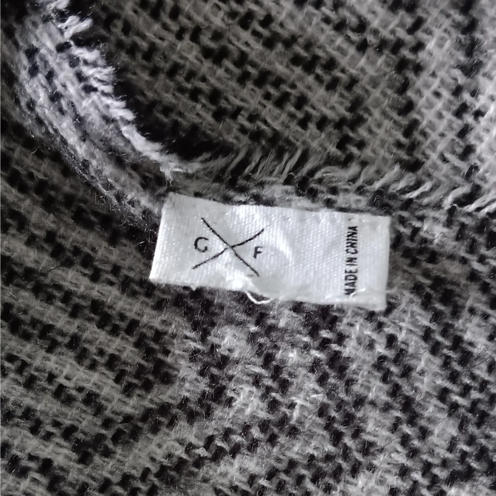 Gentle Fawn Woven Shawl with Fringe Black and White Reversible OS